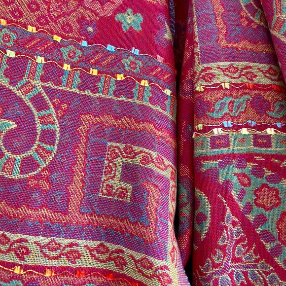 Beautiful Pashmina Shawl - Picture 2 of 3